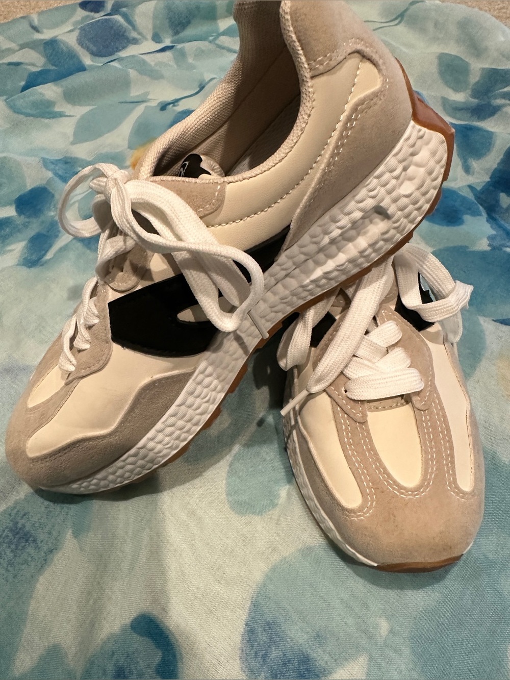 Women’s Cream & Black Casual Sneakers - Picture 1 of 7